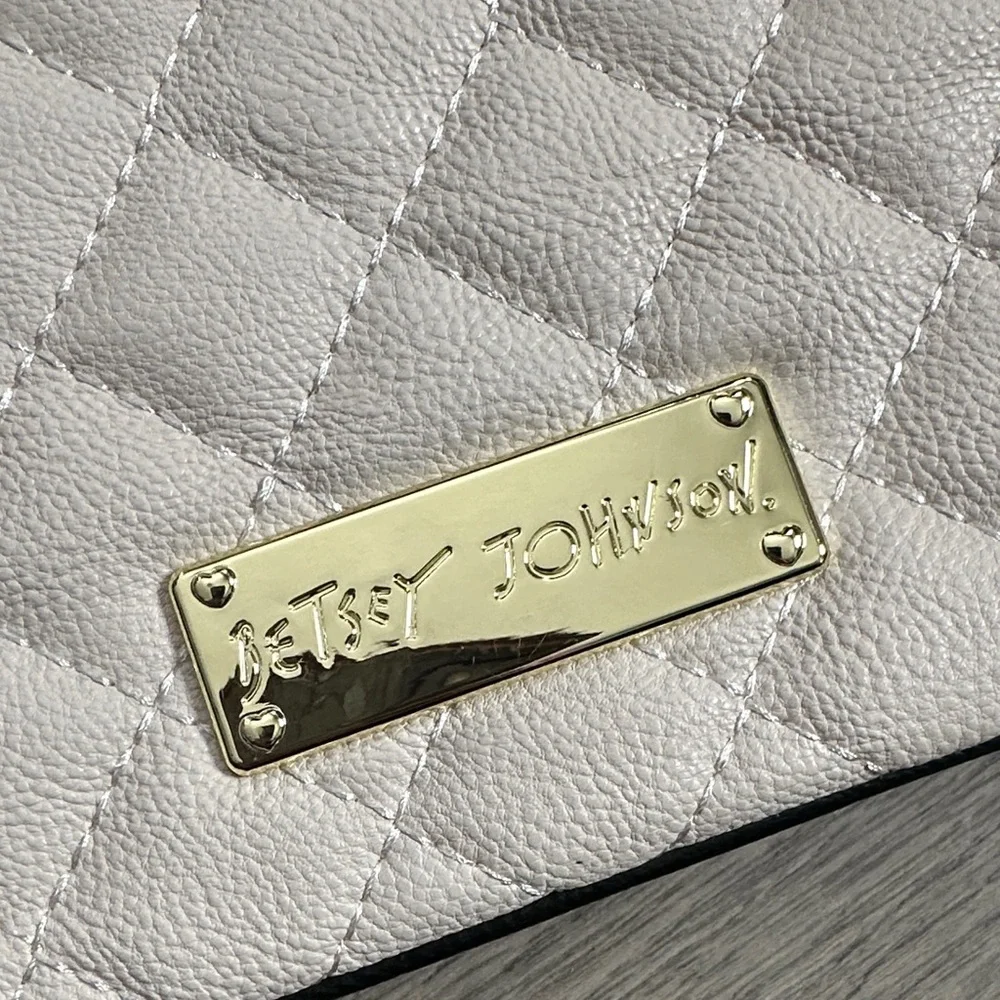 Betsey‎ Johnson Houdini Cream and Black Quilted Wristlet